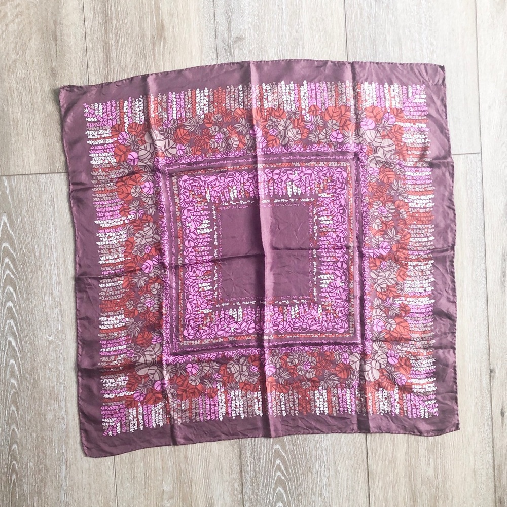 💙 VTG Echo Floral Square Silk Neckerchief